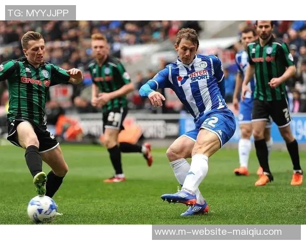 西布朗与谢周三的精彩对决揭示英冠联赛的激烈竞争与球队实力较量